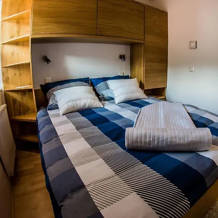 Riverside Pines With Balcony - Two Bedroom With Balcony Apartman Luče